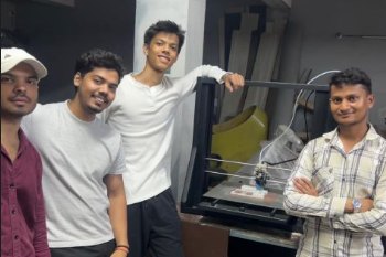 With the 3D Paradise team on the workshop floor